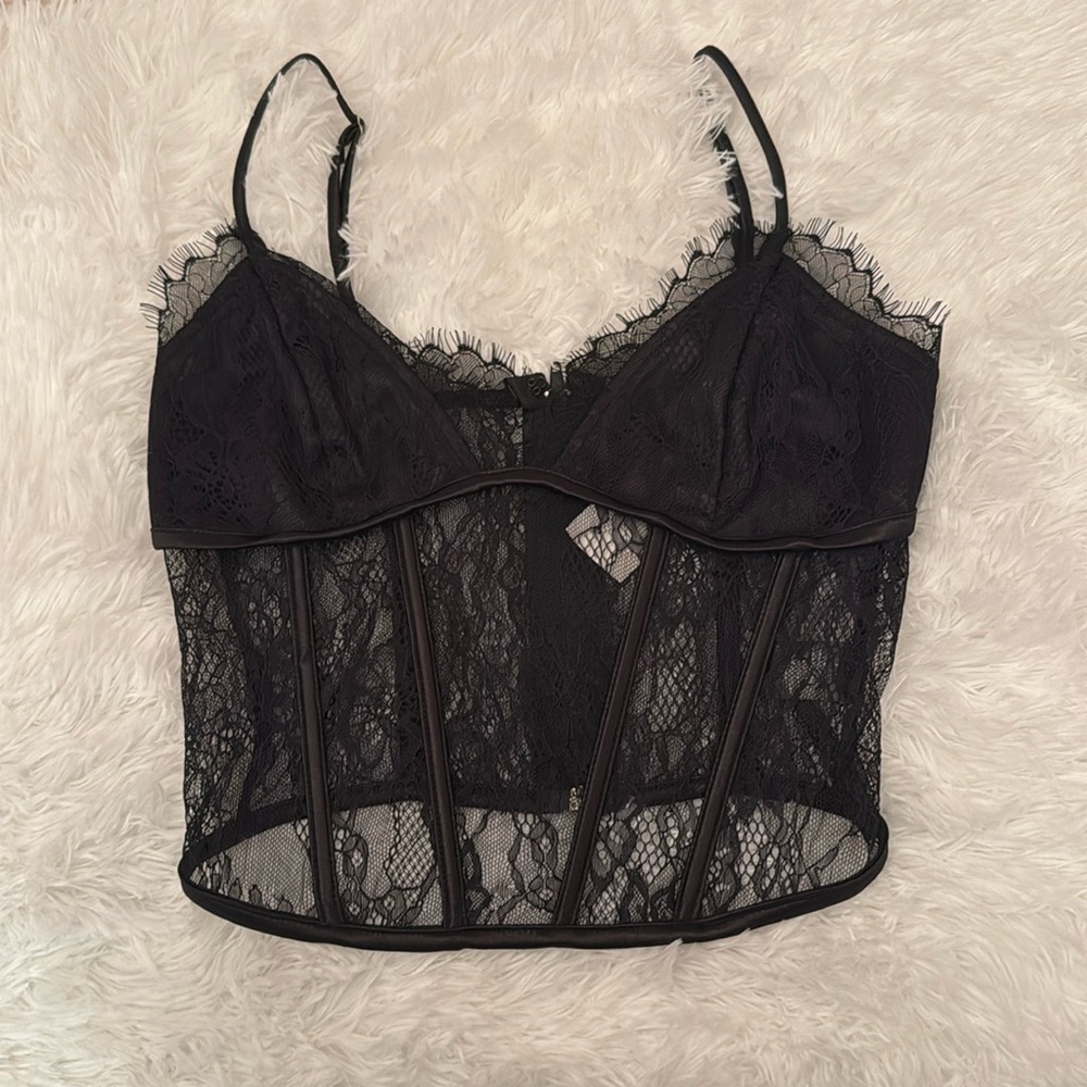 Black lace bustier